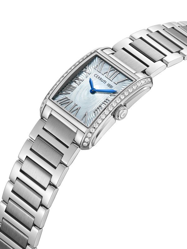 Cerruti 1881 Rendena. Elegantan pravougaoni sat u srebrnom tonu sa kristalima. Sedefni brojčanik i rimski brojevi za ultra-ženstveni stil. Vodootporan 50m.