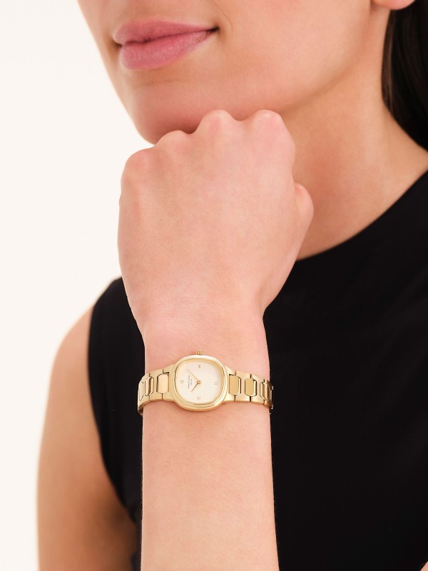 Rosefield Gaia XS. Ženski sat u zlatnom tonu. Malo retro kućište (25mm), bež brojčanik i elegantna metalna narukvica.
