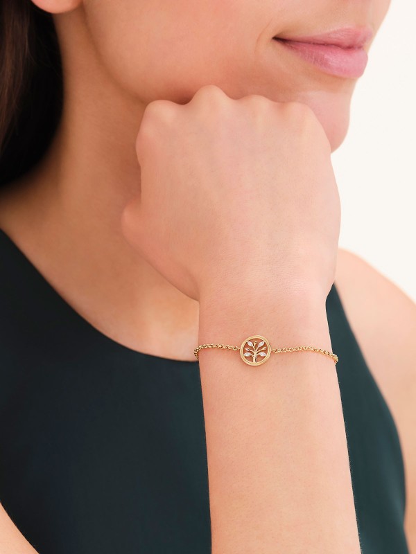 Narukvica u zlatnom tonu sa motivom Drvo života i cirkonima. Simbol snage i rasta, idealna kao talisman ili poklon dragoj osobi.