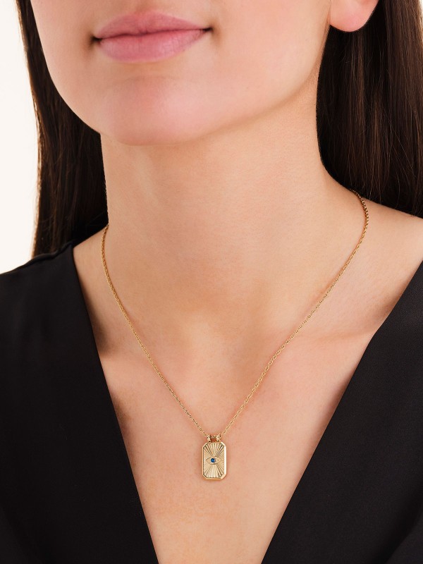 Ogrlica u zlatnom tonu sa priveskom Evil Eye (Zlo oko) i plavim cirkonom. Moderan simbol zaštite i stila za svaki dan.