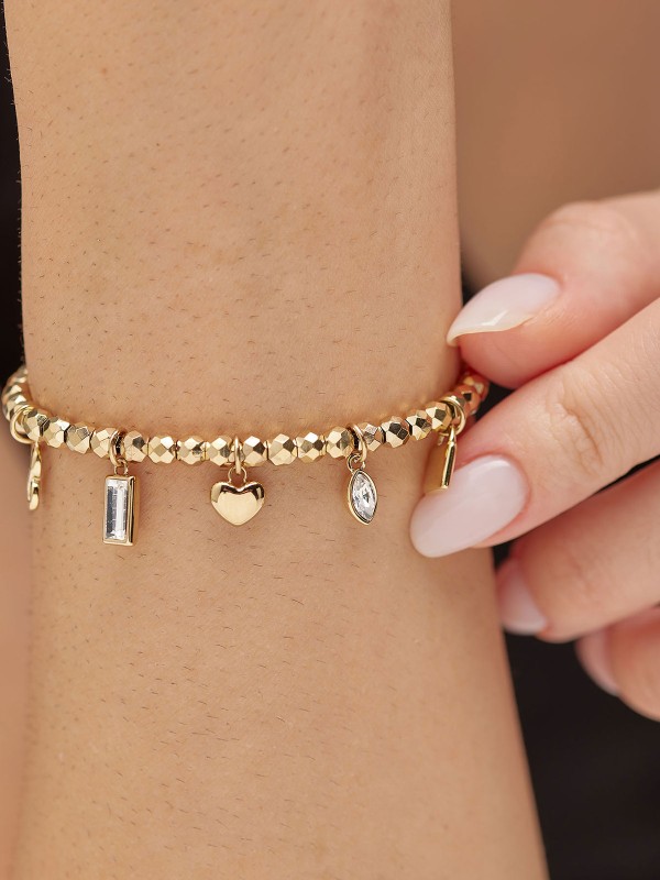 Brosway Chakra ženska ogrlica u boji žutog zlata sa visećim privescima u obliku polumeseca, zvezde, sunca i cirkona. Elegantna ogrlica idealna za svakodnevno nošenje i poklon.