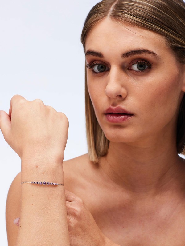 Ženska Brosway Fancy Vibrant Pink narukvica od srebra 925, ukrašena roze cirkonima. Elegantna srebrna narukvica savršena za svakodnevno nošenje ili kao poklon.