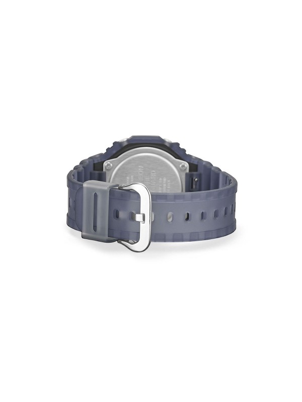 Muški G-Shock sportski sat u mat plavoj boji sa gumenom narukvicom. Otporan na udarce, analogno-digitalni prikaz, idealan za aktivan i moderan stil.