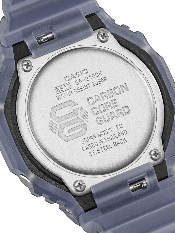 Muški G-Shock sportski sat u mat plavoj boji sa gumenom narukvicom. Otporan na udarce, analogno-digitalni prikaz, idealan za aktivan i moderan stil.