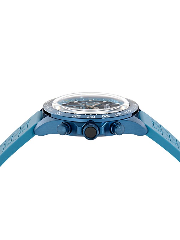 Aston Martin muški hronograf sa plavim kućištem od 44 mm i silikonskom narukvicom. Safirno staklo i vodootpornost do 100 m. Naruči online!