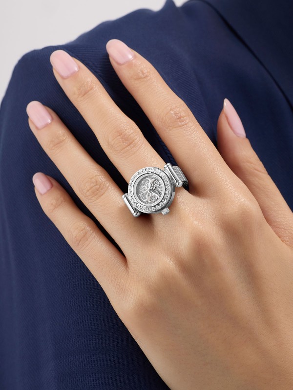 Guess ANNA ženski prsten-sat u srebrnoj boji sa cirkonima i kvarcnim mehanizmom. Elegantan i razigran dizajn. Naruči online!