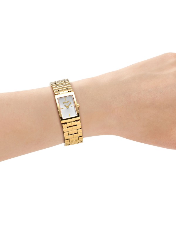 DKNY ženski analogni sat u boji žutog zlata. Minimalistički i elegantan dizajn za svakodnevno nošenje. Naruči online!