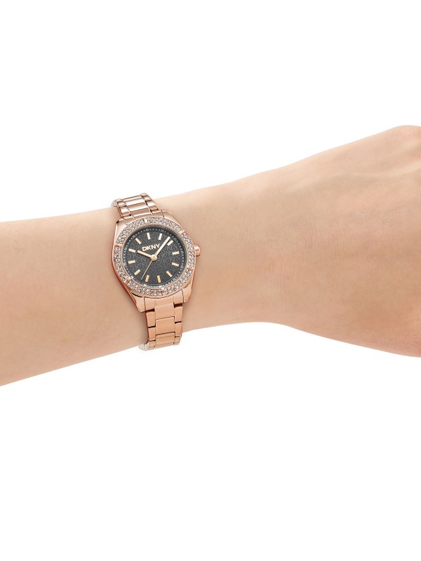 DKNY ženski analogni sat u boji roze zlata sa cirkonima. Mineralno staklo i vodootpornost do 50 m. Naruči online!