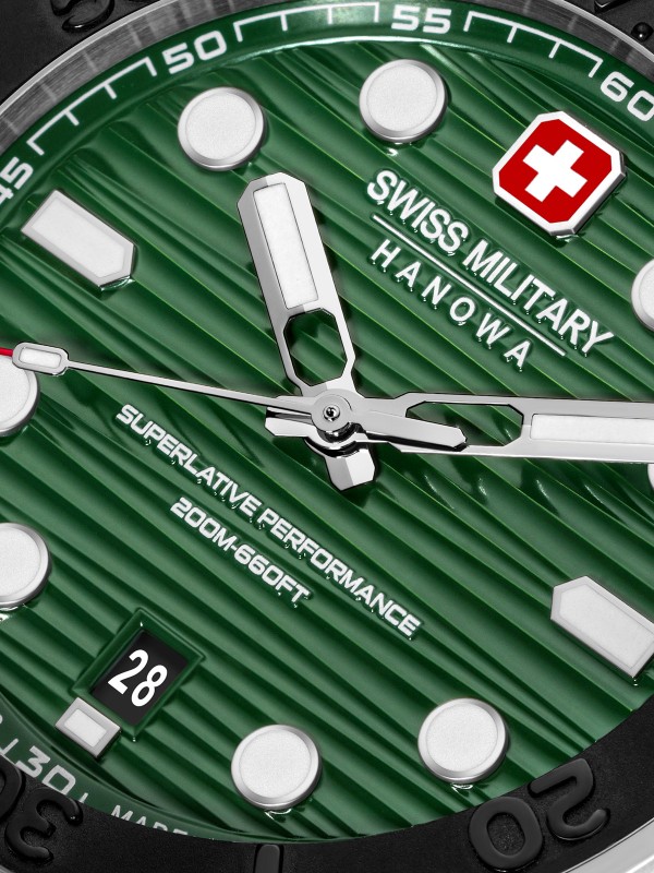 Swiss Military Hanowa ronilački sat sa zelenim brojčanikom i safirnim staklom. Swiss Made kvarcni mehanizam i vodootpornost 200 m.