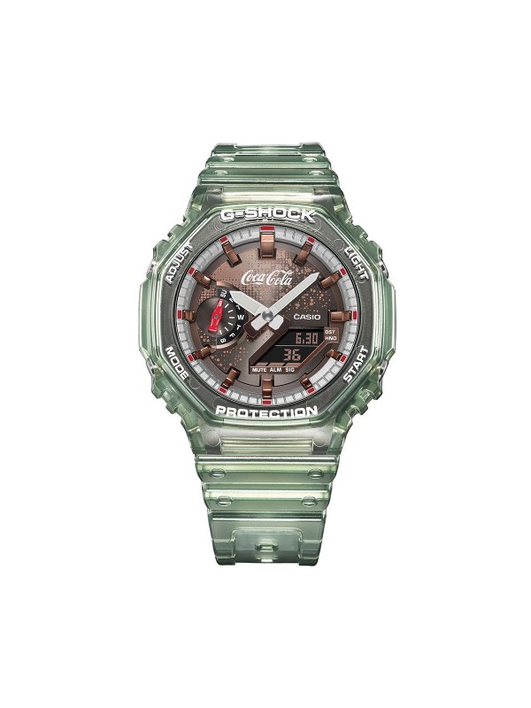 G-SHOCK GA-2100CC-3AER sat iz Coca-Cola saradnje sa karbonskim kućištem i vodootpornošću 200 m. Analogno-digitalni prikaz i moderan dizajn.