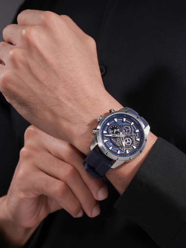 Muški Police NEIST sat sa dual time funkcijom i teget brojčanikom. Nerđajući čelik, silikonski kaiš i vodootpornost do 50 m. Poruči online!