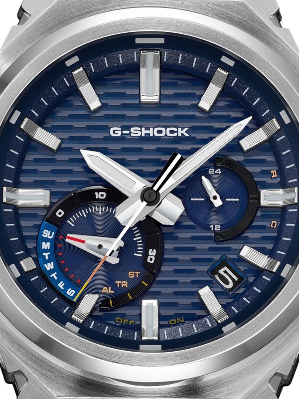 G-SHOCK G-STEEL GST-B1000. Čelični sportski sat sa teget brojčanikom. Sadrži Bluetooth, solarno napajanje i vrhunsku otpornost na udarce. Vodootporan 200m.