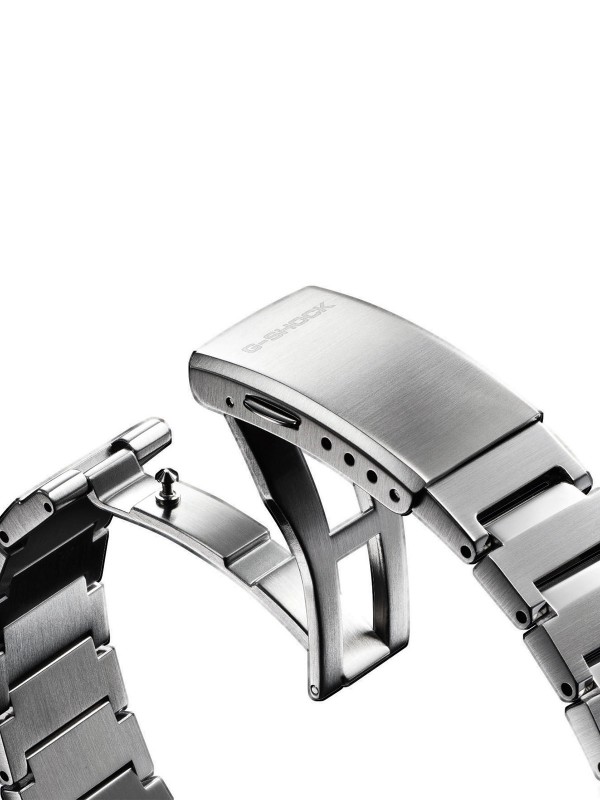 G-SHOCK G-STEEL GST-B1000. Čelični sportski sat sa crnim brojčanikom. Sadrži Bluetooth, solarno napajanje i vrhunsku otpornost na udarce. Vodootpornost 200m.