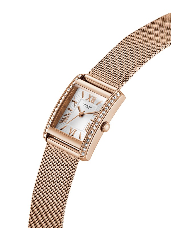 Elegantan GUESS Bonnet ženski sat pravougaonog oblika. Kućište od 23mm u tonu roze zlata sa cirkonima i mesh narukvicom. Beli brojčanik i vodootpornost do 30m.