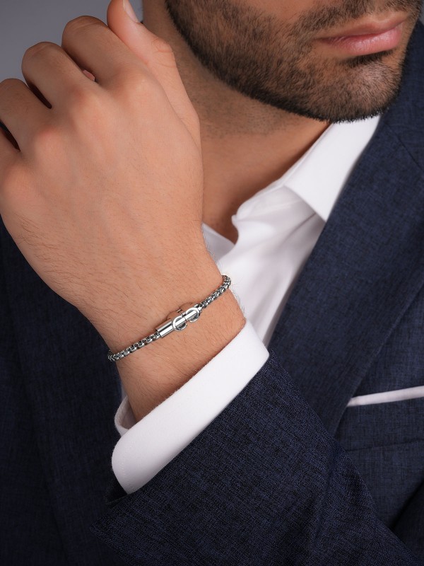 CERRUTI 1881 Carlo muška narukvica od nerđajućeg čelika u srebrnom tonu. Dužina 18cm. Savršen spoj prefinjenog dizajna i izdržljivosti za modernog muškarca.