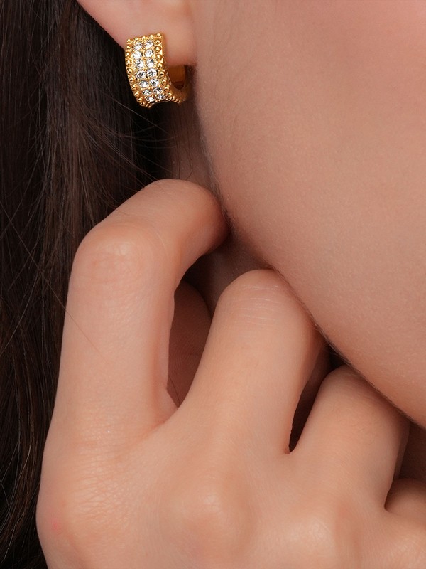 CERRUTI 1881 Isadora ženske male alke u zlatnom tonu. Izrađene od nerđajućeg čelika sa cirkonima, savršene za suptilan i elegantan svakodnevni izgled.