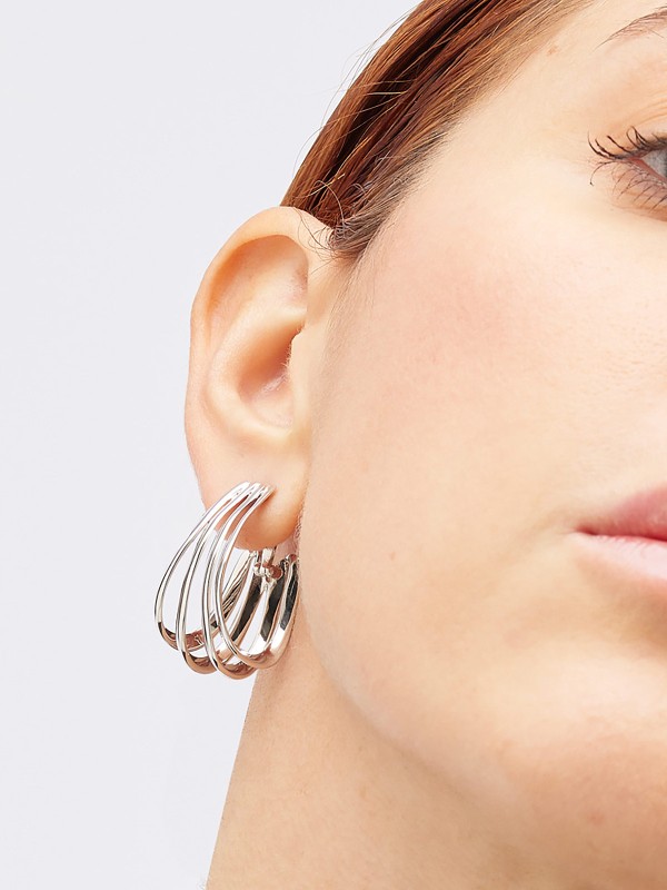 PIANEGONDA Tecum PCME06 ženske srebrne minđuše od srebra 925. Smeo dizajn sa četiri alkice (30mm) koji ističe ličnost i donosi italijansku eleganciju.