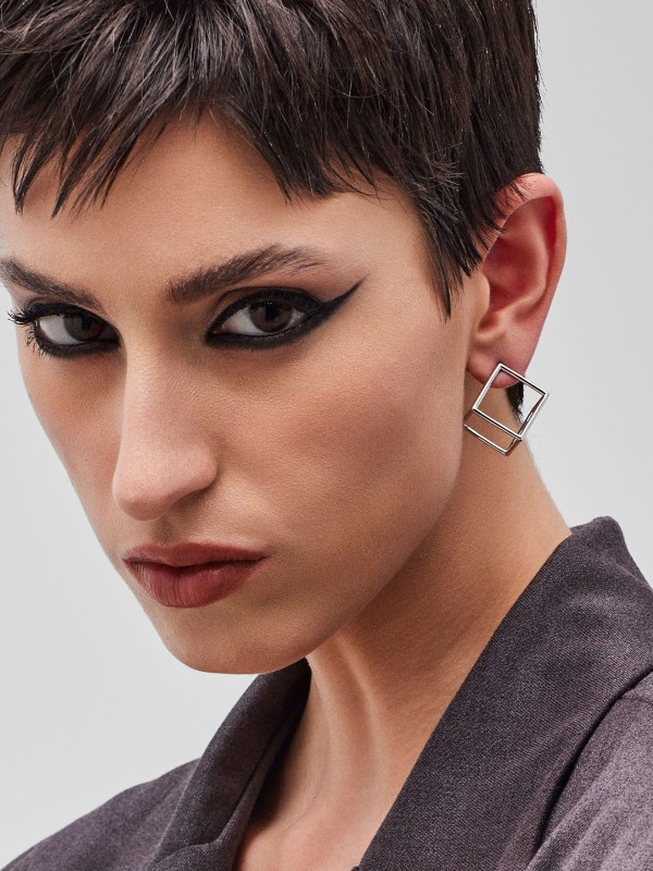 Autentične PIANEGONDA Kosmos PSSE04 ženske minđuše od srebra 925. Arhitektonski 3D dizajn u obliku kocke (25mm) za ljubitelje savremene umetnosti i dizajna.