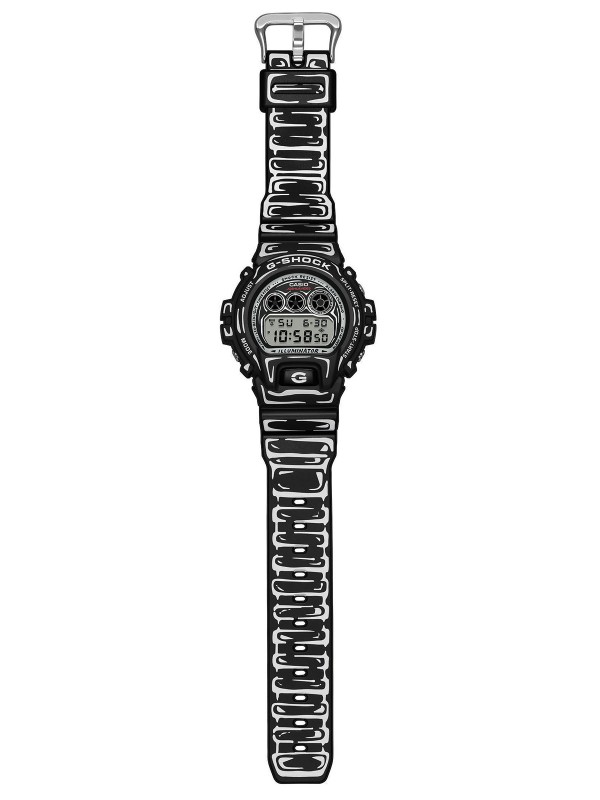 Limitirani G-SHOCK DW-6900JV-1ER iz saradnje sa umetnikom Joshua Vides. Crni sat sa belom strip grafikom, vodootpornost 200m. Kupite u Timer radnjama.