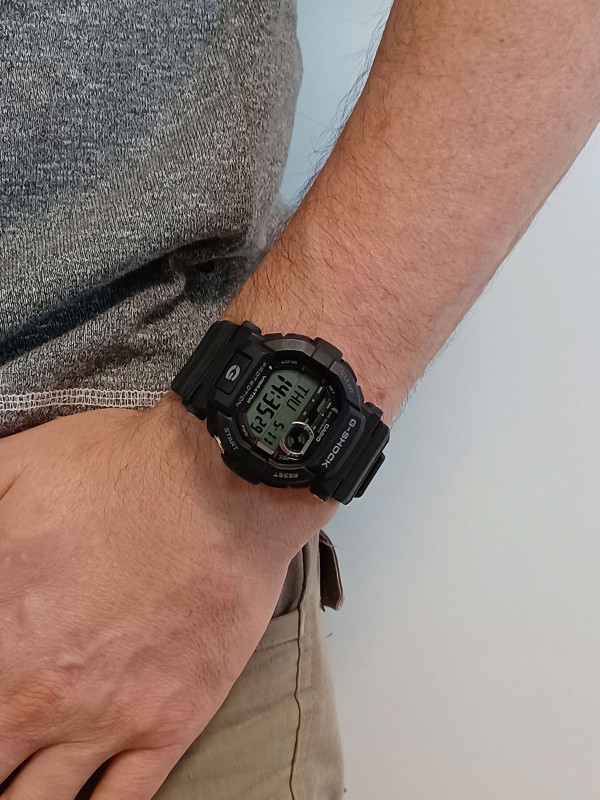 G-SHOCK GD-350-1ER digitalni muški sat sa funkcijom vibracionog alarma i super LED osvetljenjem. Vodootpornost 200m, baterija 5 godina. Timer radnje i online.