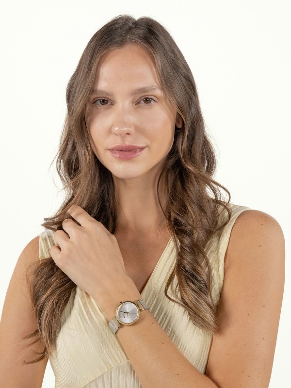 Ženski analogni sat Boss sa kućištem i narukvicom od nerđajućeg čelika. Elegantan dizajn sa kvarcnim mehanizmom. Poručite online i istaknite svoj stil!