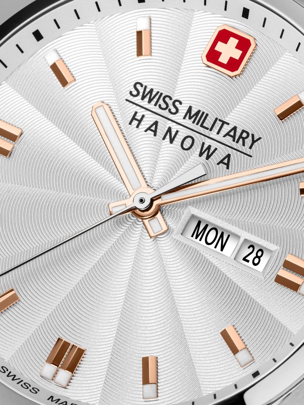 Swiss Military Hanowa muški sat sa safirnim staklom i kućištem od nerđajućeg čelika. Vodootpornost 100 m i Swiss Made preciznost.