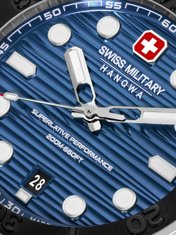 Swiss Military Hanowa ronilački sat sa plavim brojčanikom i safirnim staklom. Vodootpornost 200 m i Swiss Made preciznost.