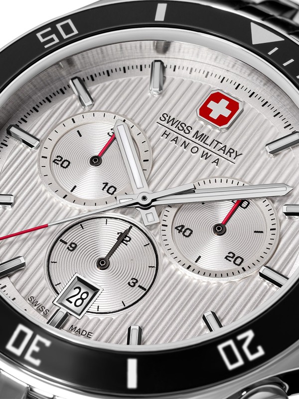Swiss Military Hanowa Flagship Heritage Chrono sa srebrnim brojčanikom i safirnim staklom. Swiss Made hronograf, vodootpornost 100 m.