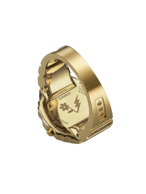 Casio X J.Balvin prsten sat, limitiran model u boji žutog zlata sa cirkonima. Digitalni prikaz i upečatljiv inovativan dizajn. Naruči online!