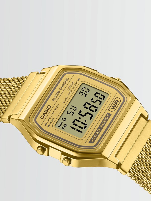 Unisex Casio Vintage sat sa gumenim kućištem i mesh narukvicom od nerđajućeg čelika u boji žutog zlata. Naruči online!