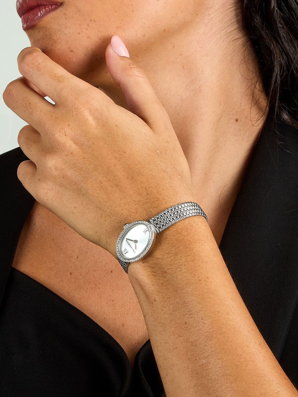 Karl Lagerfeld Oval Allure ženski sat u srebrnoj boji sa cirkonima. Nerđajući čelik i elegantan minimalistički dizajn. Naruči online!