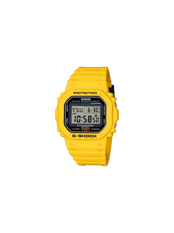 G-SHOCK BOX SET sadrži muški sat klasičnog kvadratnog dizajna, dve dodatne gumene narukvice i dva okvira u verziji žute, crne i crvene boje.
