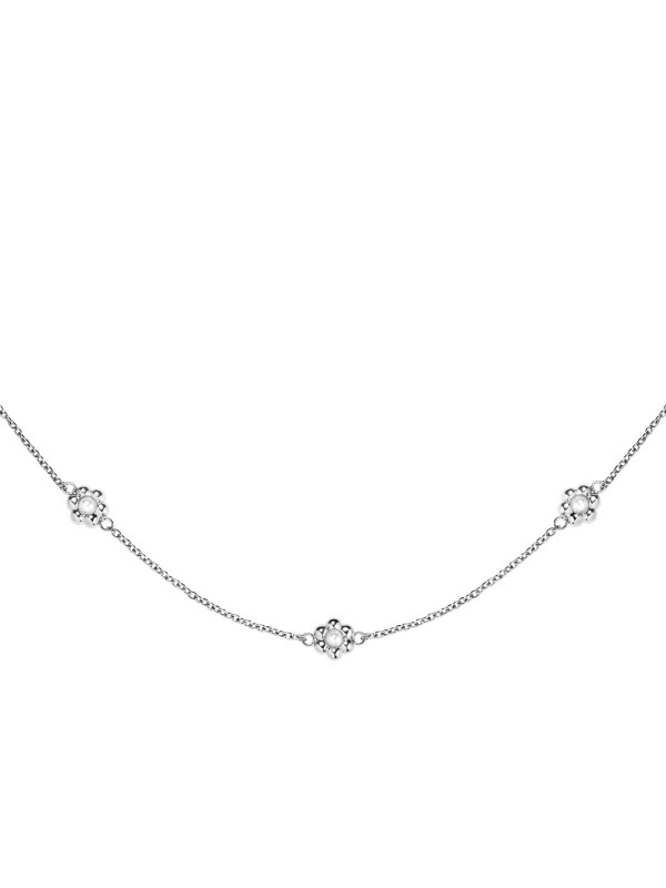 Dodajte šarm svom izgledu sa srebrnom ogrlicom Daisy Flower. Tri elegantna cveta za upotpunjavanje vašeg stila.