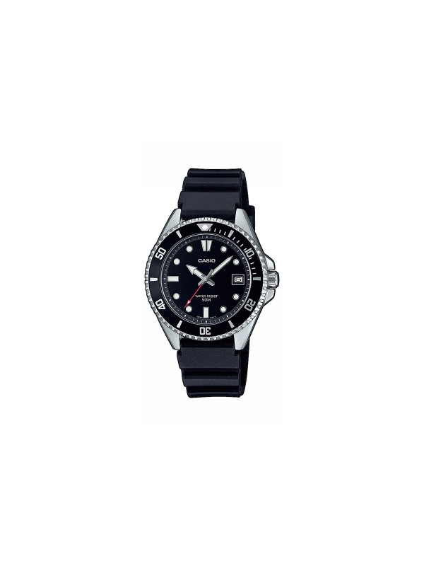 Otkrijte Casio, sportski sat s crnom gumiranom narukvicom, rotirajućim okvirom i neon displejem. Vodootporan do 50m.