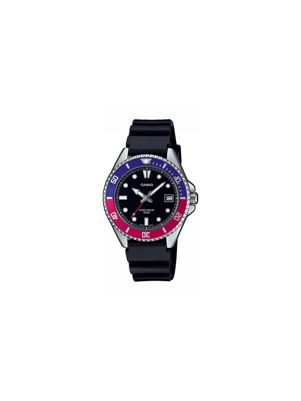 Otkrijte Casio, sportski sat s neon displejem, datumom, rotirajućim okvirom i vodootpornost do 50m. Stilski teget i crveni okvir.