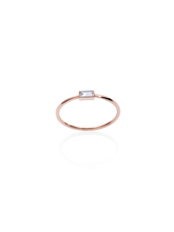 Otkrijte luksuzni Burato Solitaire prsten od 18ct roze zlata s blistavim baguette dijamantom, težine 0,11ct, boje F, čistoće VVS.