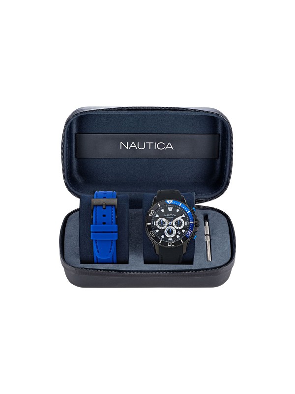 NAPNSS506 BOX SET: NAUTICA crni sportski hronograf sa 2 silikonske narukvice (crna i plava). Teksturiran brojčanik, IP premaz, 100m vodootporan.
