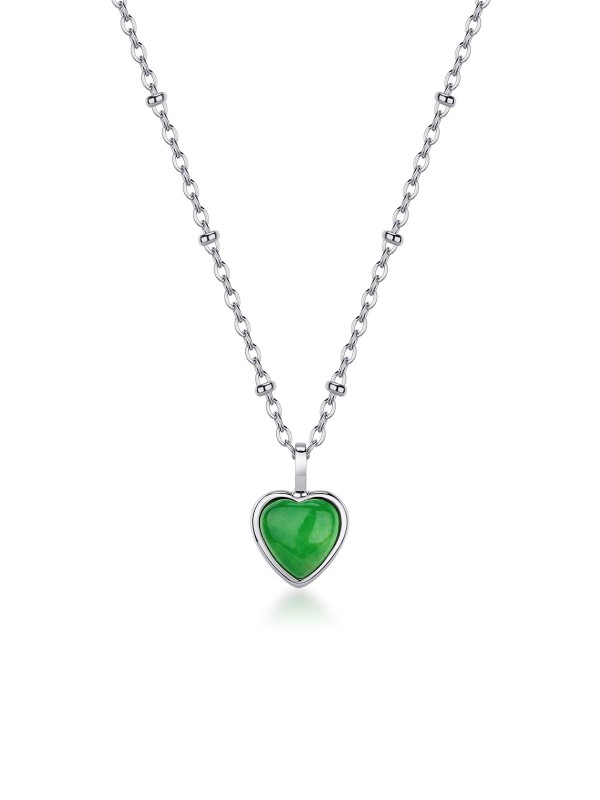 Brosway ESSENTIAL ogrlica sa zelenim žadom odiše prirodnom elegancijom i simbolikom ravnoteže. Izrađena od nerđajućeg čelika u boji srebra, sa priveskom u obliku srca od zelenog žada, ova ogrlica unosi mir, sreću i sofisticiran šarm u svaki stil.