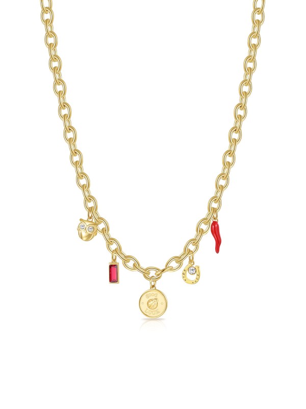 Brosway CHAKRA ogrlica u boji žutog zlata donosi jedinstvenu kombinaciju simbola sreće – sovu, bubamaru, potkovicu i srećni rog. Ukrašena cirkonom i crvenim kristalom, izrađena od nerđajućeg čelika, ova ogrlica unosi pozitivnu energiju i eleganciju u svaki dan.