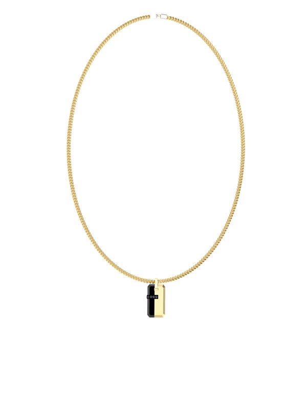 Guess NOIR muška ogrlica od nerđajućeg čelika u boji žutog zlata, sa pločicom i detaljem od crnog emajla. Savršen izbor za moderan, odvažan i stilizovan izgled.