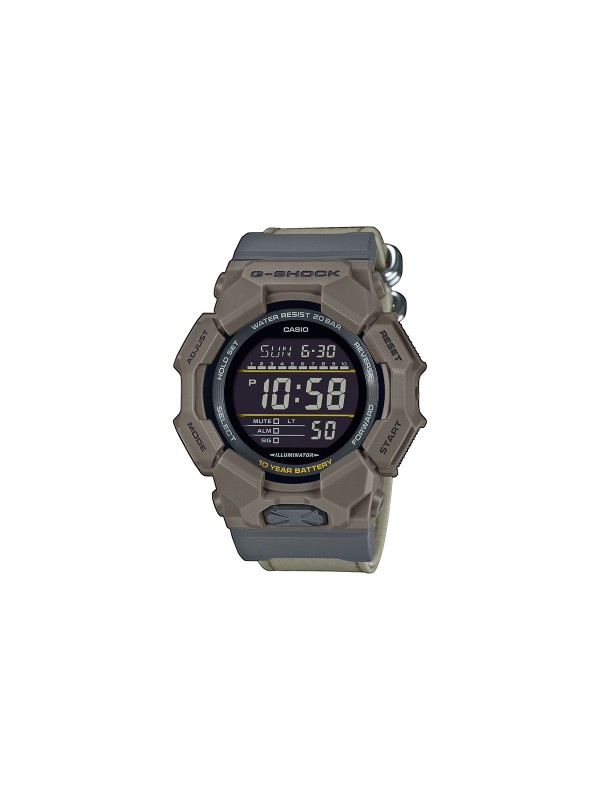 G-SHOCK GD-010CE-5ER – muški sportski sat iz kolekcije G-Shock Classic. digitalni kvarcni mehanizam, izrađen od gumeno kućište sa platnena narukvica. Vodootporan, otporan na udarce i idealan za aktivan stil života.