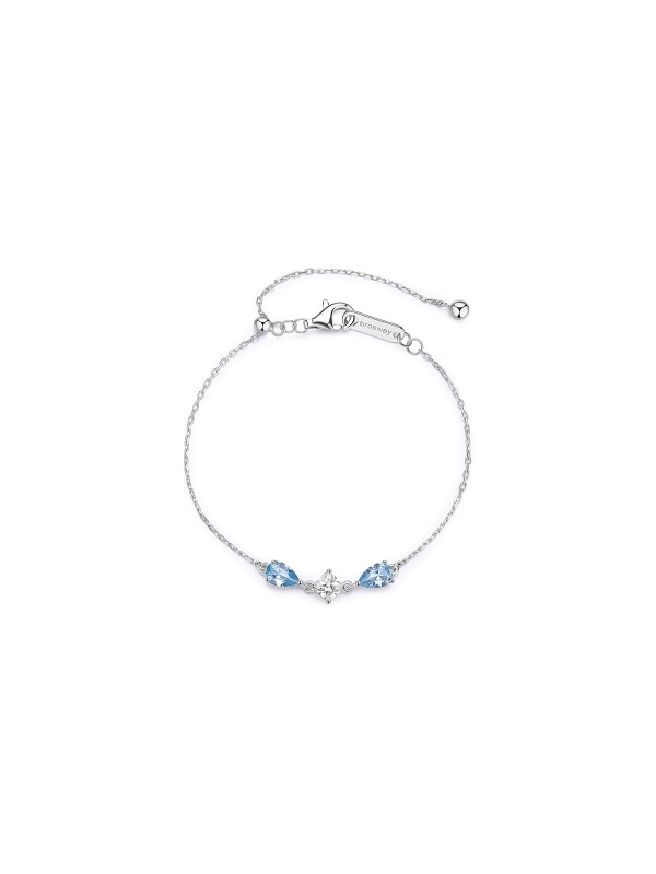 BROSWAY FCL111 – elegantna srebrna ženska narukvica iz kolekcije Fancy Light Blue. Kombinacija belih i svetlo plavih cirkona daje ovom komadu prefinjen sjaj i nežan izgled, dok rodijumska obrada obezbeđuje dugotrajan sjaj i zaštitu.