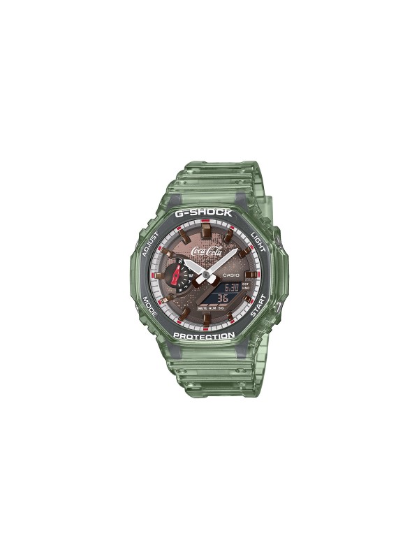 G-SHOCK GA-2100CC-3AER sat iz Coca-Cola saradnje sa karbonskim kućištem i vodootpornošću 200 m. Analogno-digitalni prikaz i moderan dizajn.