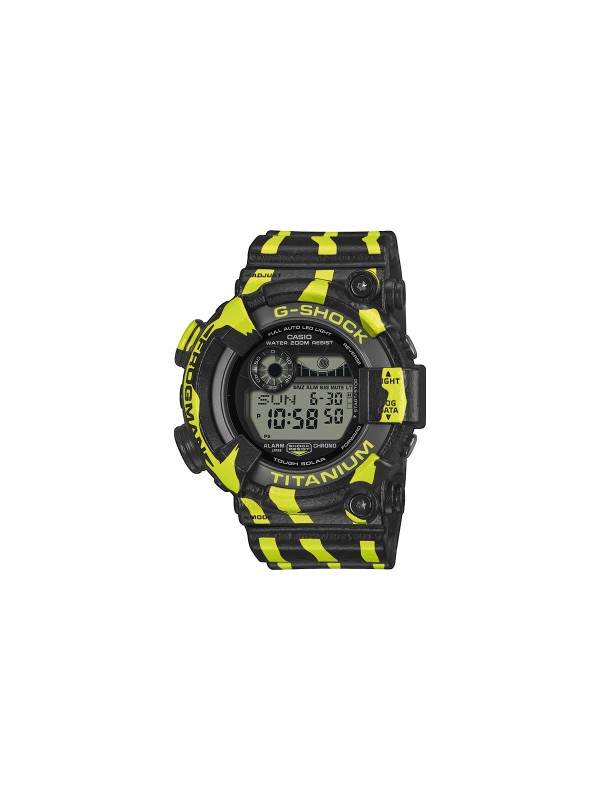 G-SHOCK Frogman GW-8200 sportski sat inspirisan tropskom žabom. Kućište od titanijuma i bio-smole. Solarno napajanje, plima i oseka, 200m vodootpornost.