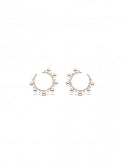 Yoko London minđuše sa japanskim Akoya belim biserima i dijamantom (0,704ct) u žutom zlatu od 18ct, lako poručite putem Timer.co.rs online shop-a.