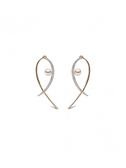 Yoko London minđuše sa japanskim Akoya belim biserima i dijamantom (0,544ct) u žutom zlatu od 18ct, lako poručite putem Timer.co.rs online shop-a.
