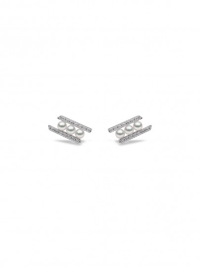 Yoko London Akoya minđuše sa dijamantom (0,42ct) i biserima u belom zlatu od 18ct, lako poručite putem Timer.co.rs online prodavnice na kućnu adresu.