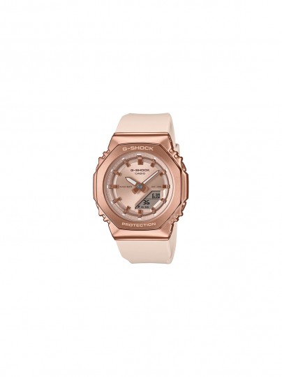 Kompaktan G-SHOCK sa čeličnim kućištem u roze zlatu i bež gumenom narukvicom, savršen za stil i izdržljivost.