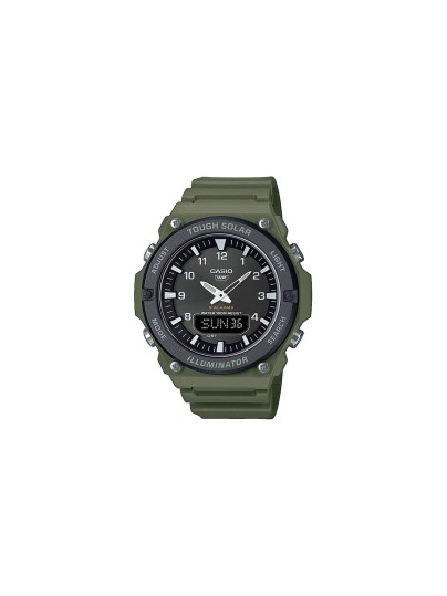 CASIO AQ-S820W-3BVEF – maslinasto zeleni muški sportski sat sa kućištem i narukvicom od gume, solarnom baterijom i multifunkcionalnim LCD ekranom. Sa inspiracijom iz kokpita aviona, nudi funkcije kao što su svetsko vreme, štoperica, 2 tajmera, 5 alarma i vodootpornost do 100m.