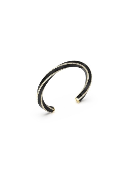 Guess LE MIRAGE JUBB05381JWYGBKS ženska narukvica u boji žutog zlata, sa crnim emajlom i cirkonima. Čvrst model veličine S, prečnik 5,5 × 4,5 cm.